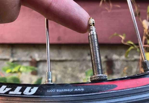 ring on the top of a presta bike valve