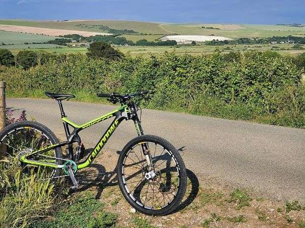 Carbon or Aluminum Mountain Bike: Which Should You Buy? Carbon instead of aluminum mountain bike