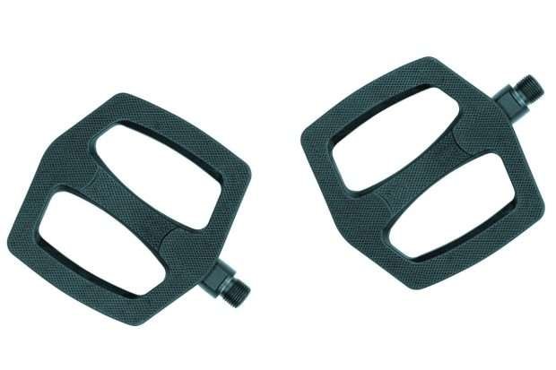 Flat platform pedals for road bikes