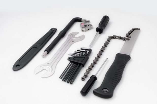 How To Carry a Spare Tube on Road Bikes: 7 Options Road bike tool kit to go with spare tube